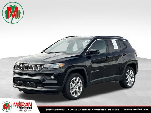 Used 2023 Jeep Compass Latitude AWD/4WD image 1