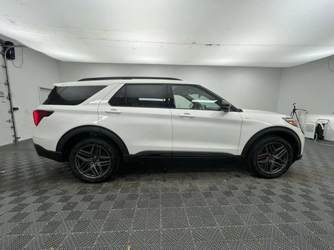 New 2026 Ford Explorer ST-Line w/ ST-Line Street Pack AWD/4WD image 9