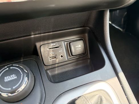 Used 2017 Jeep Cherokee Overland w/ Technology Group image 34