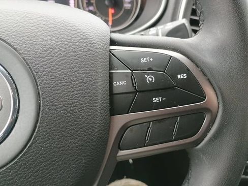 Used 2020 Jeep Cherokee Latitude Plus FWD image 28