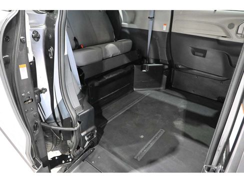 Used 2023 Toyota Sienna LE FWD image 18