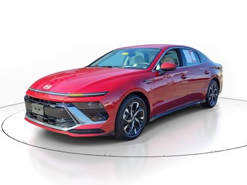 Used 2025 Hyundai Sonata SEL FWD image 2