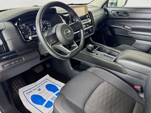 Used 2025 Nissan Pathfinder SV FWD image 9