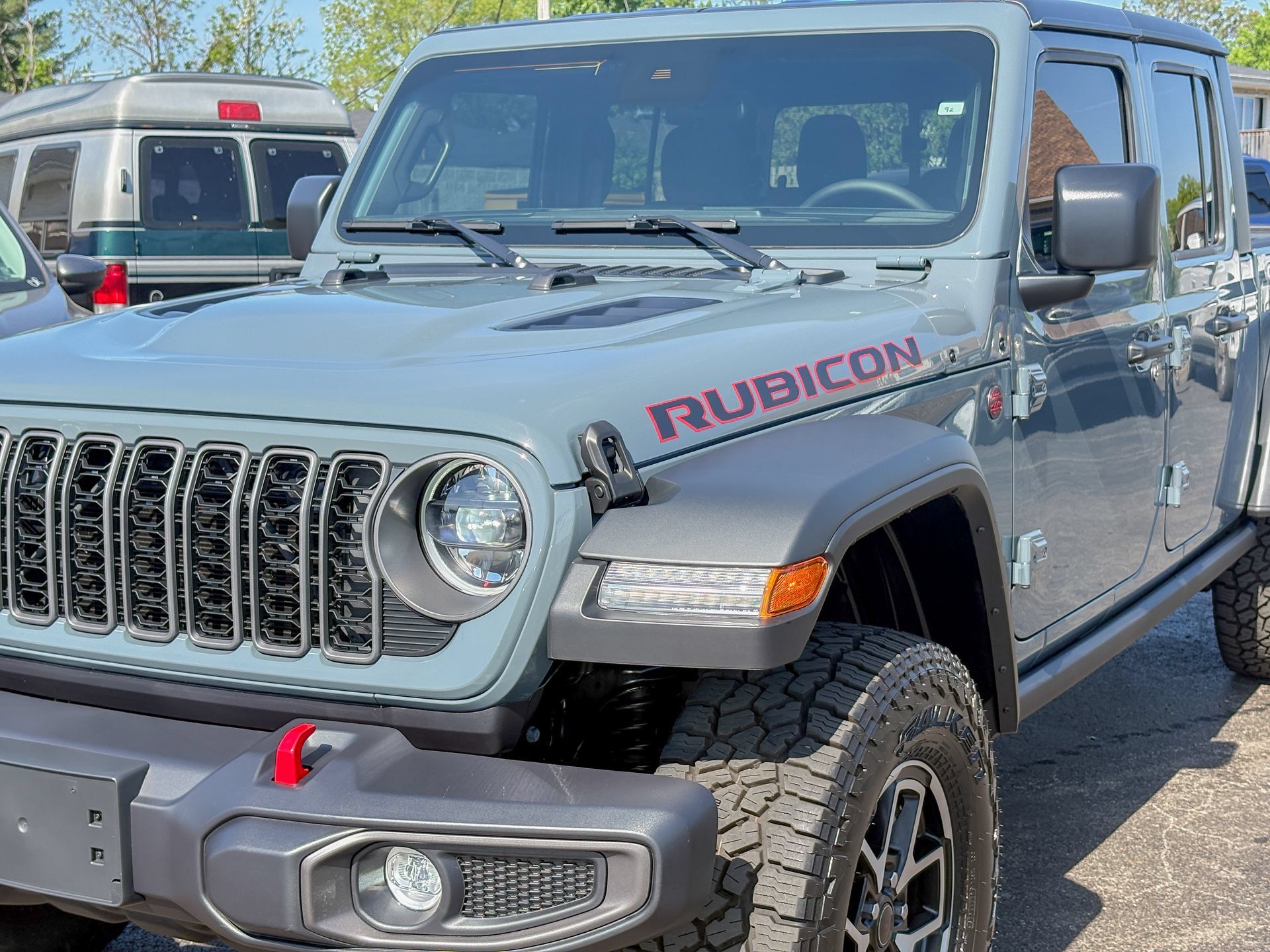 Used 2025 Jeep Gladiator Rubicon w/ Convenience Group AWD/4WD image 9