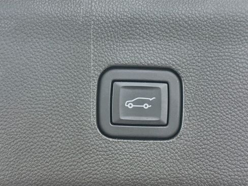 Used 2022 Buick Enclave Essence FWD image 31