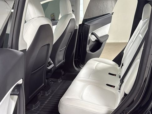 Used 2022 Tesla Model Y Performance image 15