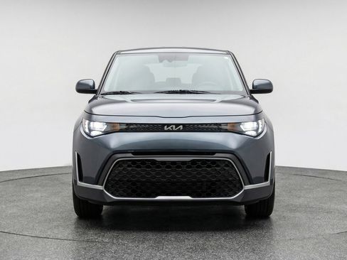 Used 2025 Kia Soul LX w/ LX Technology Package FWD image 2