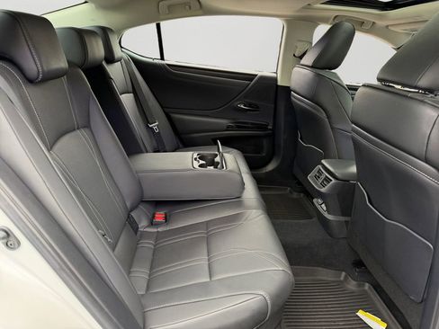 Certified 2025 Lexus ES 300h w/ Technology Package FWD image 9