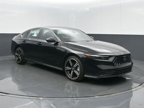 Used 2023 Honda Accord Sport image 1