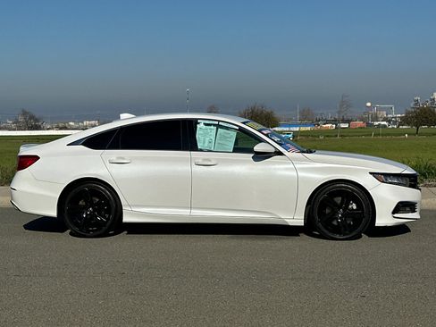 Used 2018 Honda Accord Sport image 3