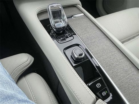 Used 2023 Volvo XC90 B6 Ultimate w/ Lounge Package image 20