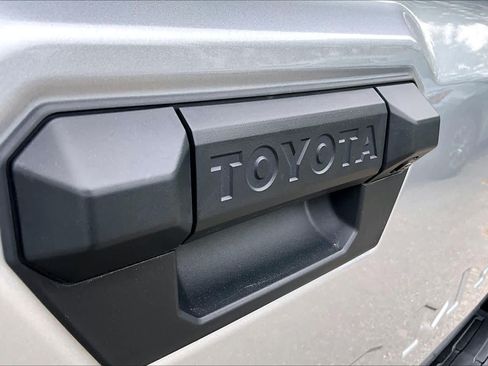 Certified 2025 Toyota Tacoma SR w/ SR Upgrade Package AWD/4WD image 29
