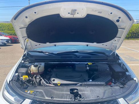 Used 2023 Chrysler Pacifica Touring-L image 33