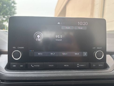 Used 2025 Honda Accord SE image 11