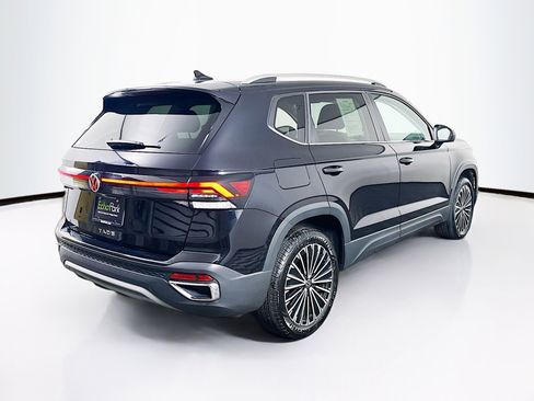 Used 2025 Volkswagen Taos SE FWD image 9