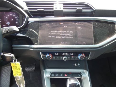 Used 2022 Audi Q3 2.0T Premium AWD/4WD image 17