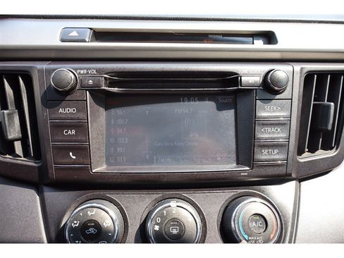 Used 2016 Toyota RAV4 LE FWD image 29