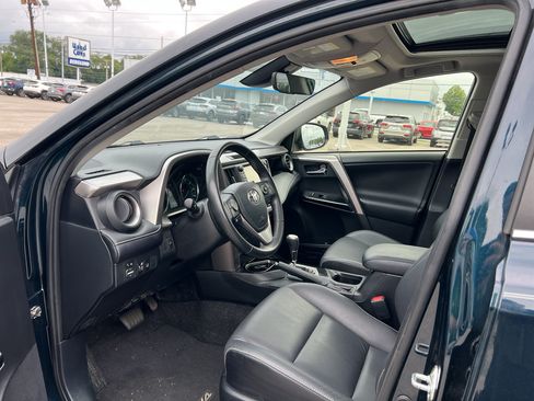 Used 2018 Toyota RAV4 Limited AWD/4WD image 9