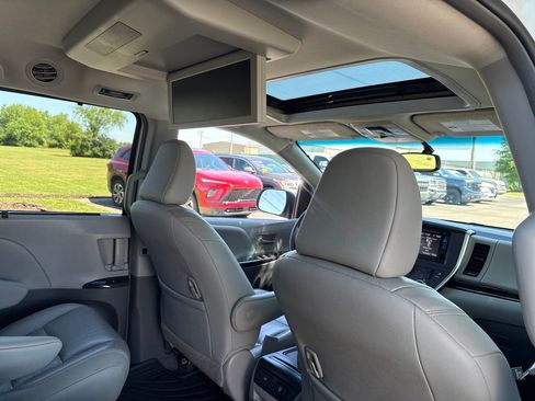 Used 2017 Toyota Sienna XLE Premium FWD image 41
