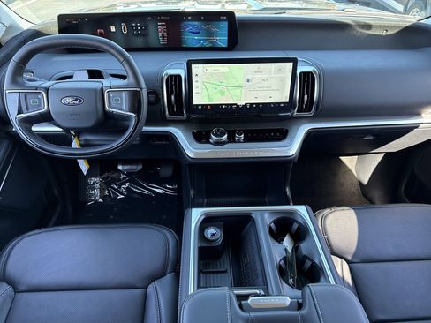 New 2025 Ford Expedition Platinum w/ Driver's Package image 2