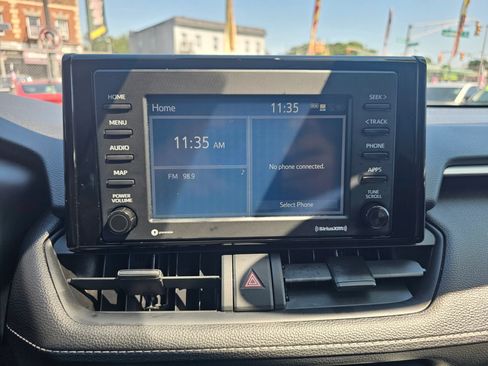 Used 2021 Toyota RAV4 LE AWD/4WD image 19