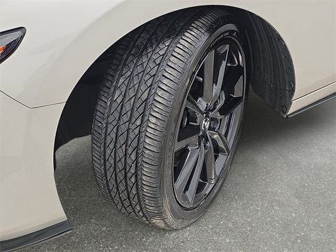 Used 2023 MAZDA MAZDA3 Hatchback w/Premium Plus Pkg image 32