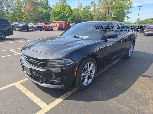 Used 2020 Dodge Charger SXT AWD/4WD image 1
