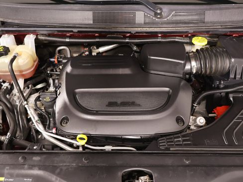 Used 2023 Chrysler Voyager LX image 19