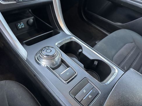 Used 2020 Ford Fusion SE FWD image 31