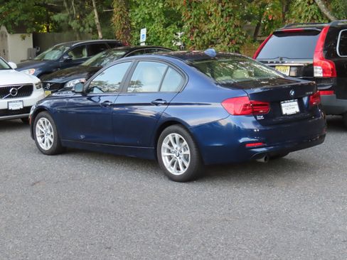 Used 2017 BMW 320i xDrive Sedan image 4