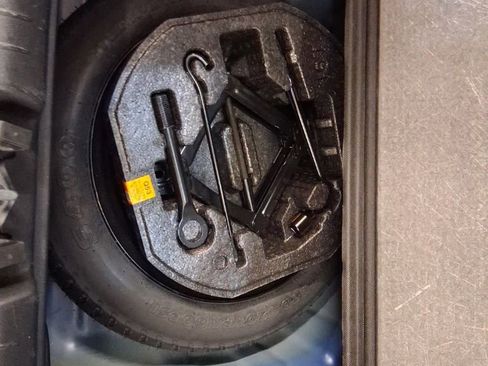 Certified 2025 Hyundai Venue SEL image 16