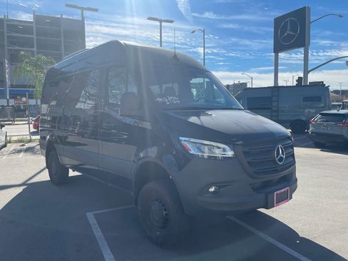 Used 2024 Mercedes-Benz Sprinter 2500 image 2