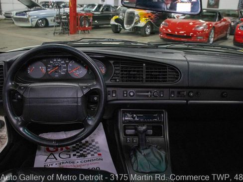 Used 1988 Porsche 944 Turbo image 16
