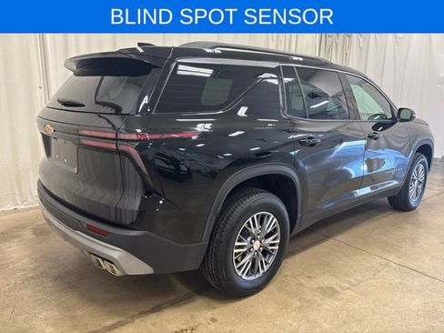 Used 2026 Chevrolet Traverse LT FWD image 4