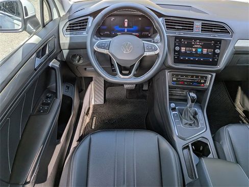 Certified 2024 Volkswagen Tiguan SE image 18