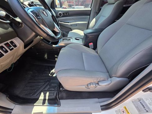Used 2014 Toyota Tacoma 4x4 Double Cab image 23