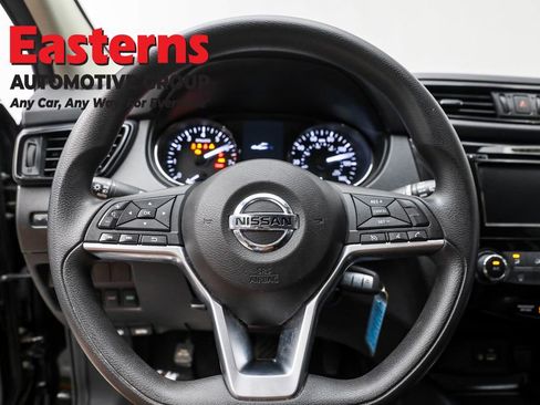 Used 2020 Nissan Rogue Sport S image 10