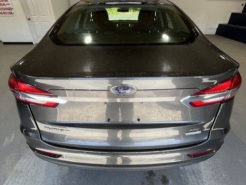 Used 2019 Ford Fusion SE FWD image 4