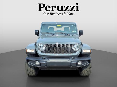 Used 2024 Jeep Gladiator Sport AWD/4WD image 9