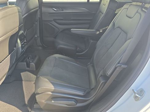 Used 2025 Jeep Grand Cherokee L Altitude image 26