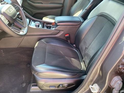Used 2023 Jeep Grand Cherokee L Laredo AWD/4WD image 18