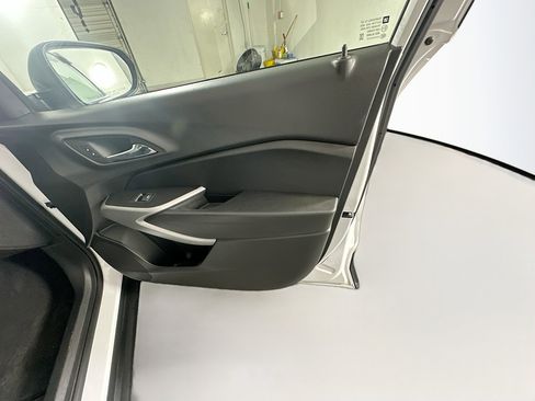 Used 2025 Chevrolet Trax LS image 31