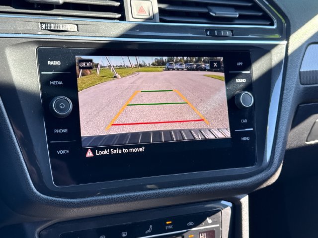 Certified 2023 Volkswagen Tiguan SE R-Line AWD/4WD image 31