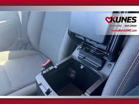 Used 2025 Jeep Wrangler Unlimited Sahara AWD/4WD image 28