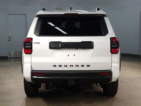 Certified 2025 Toyota 4Runner SR5 AWD/4WD image 6
