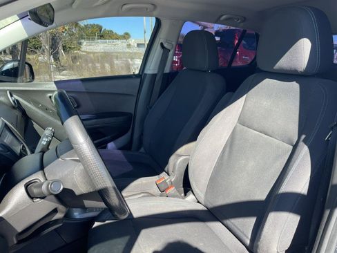 Used 2016 Chevrolet Trax LS image 2
