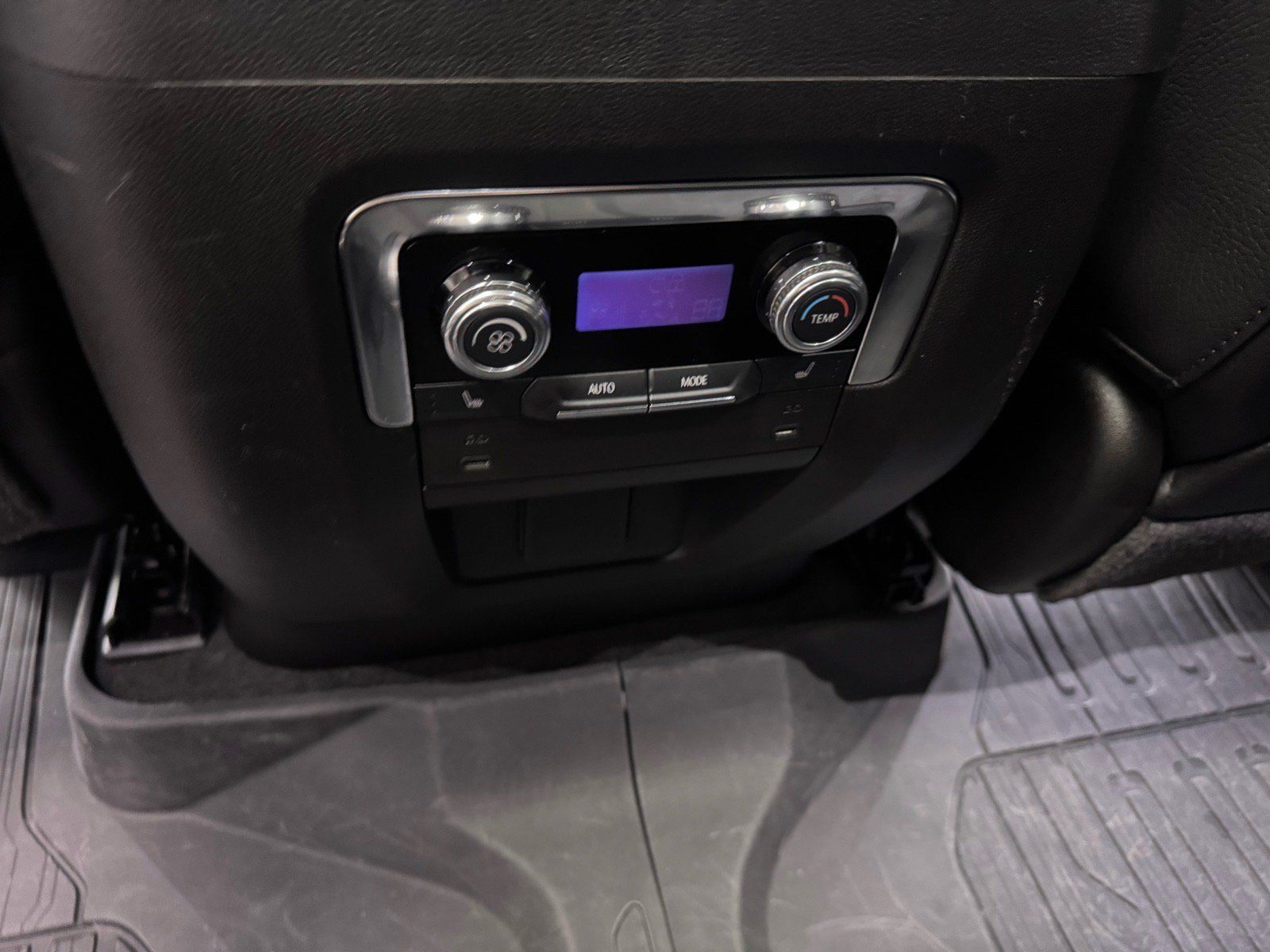 Used 2025 GMC Yukon XL Denali w/ Sun & Power Step Package AWD/4WD image 15
