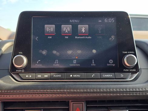 Used 2023 Nissan Rogue SV image 16