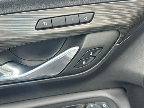 Used 2023 GMC Terrain SLT image 18