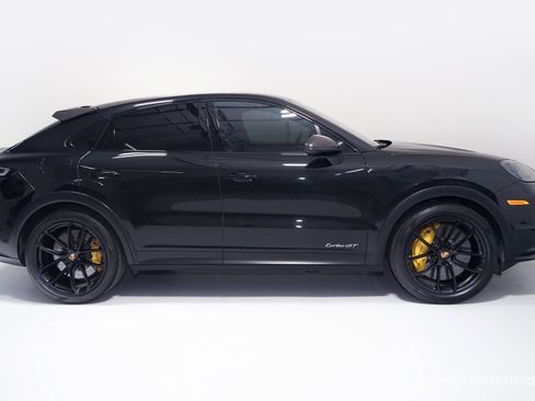Used 2024 Porsche Cayenne Turbo GT image 4